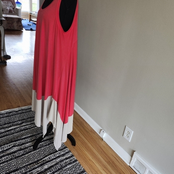 BCBG Gorgeous sleeveless dress Midcalf Handkerchief Design Hem - Picture 3 of 5